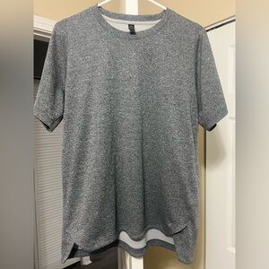 Men’s Adidas shirt. Size medium. Very good condition.